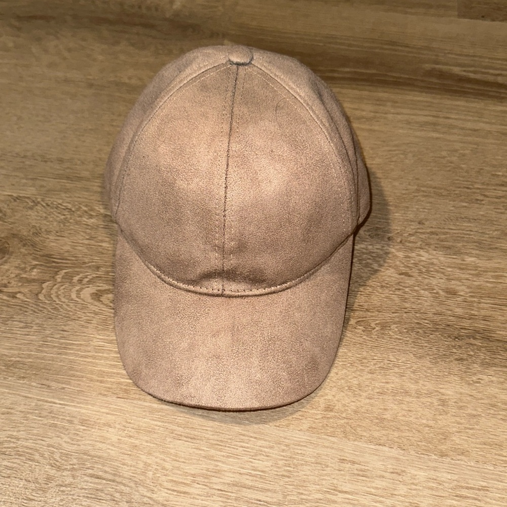 Tan H&M hat
